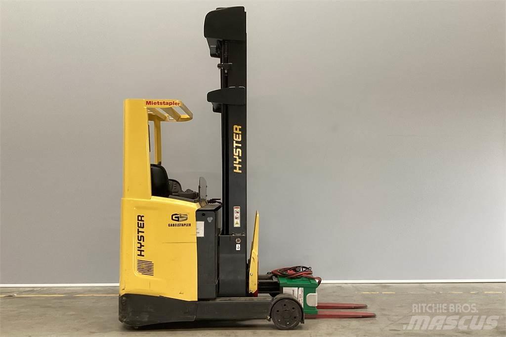 Hyster R1.4 Ретрак/ Високоповдигач с изместване на вилката напред