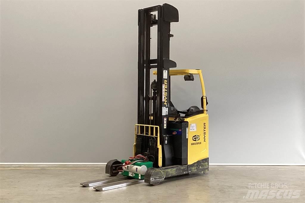 Hyster R1.6 Ретрак/ Високоповдигач с изместване на вилката напред