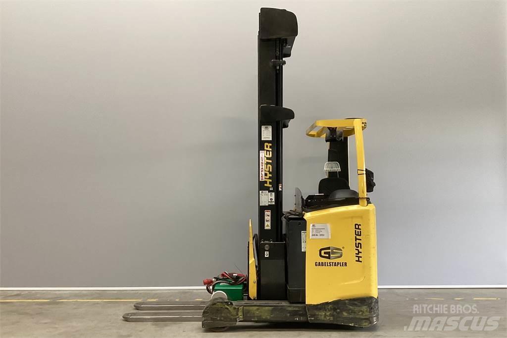 Hyster R1.6 Ретрак/ Високоповдигач с изместване на вилката напред