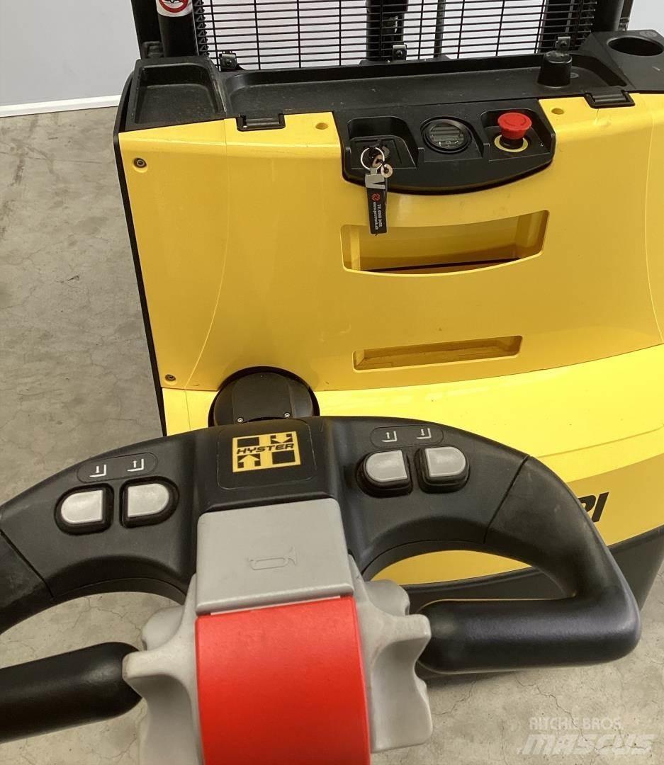 Hyster S1.4 Колички високоповдигачи с теглич