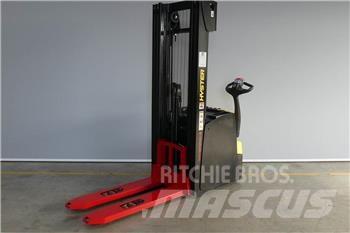 Hyster S1.6il Колички високоповдигачи с теглич