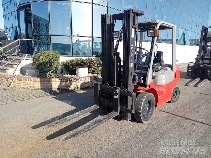 Toyota FD25 Вилични кари-повдигачи - други