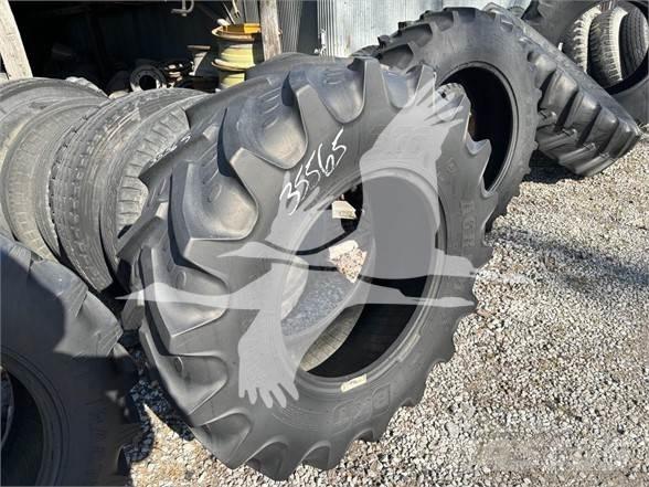 BKT 14.9R24 Гуми