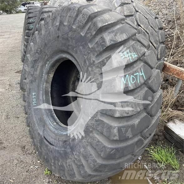 Titan 23.5x25 Гуми