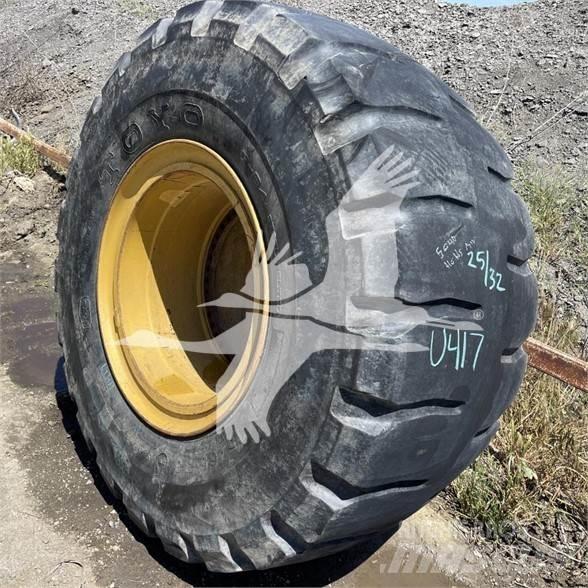 Toyo 35/65x33 Гуми