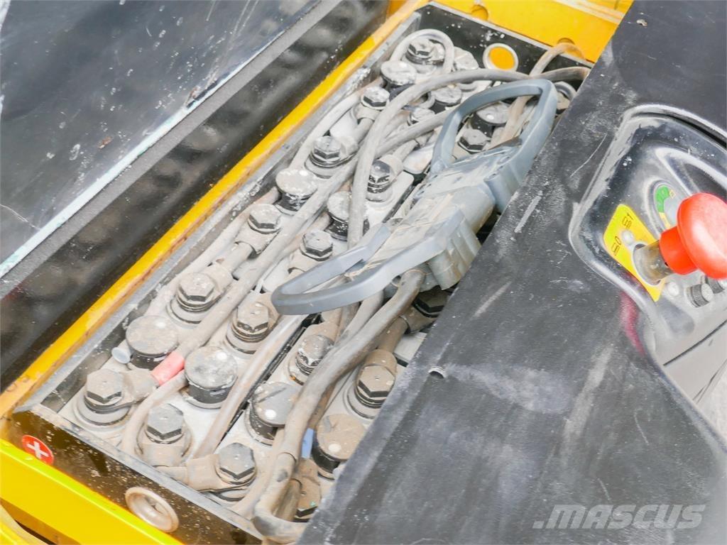 Hyster S 1.4-40 Колички високоповдигачи с теглич