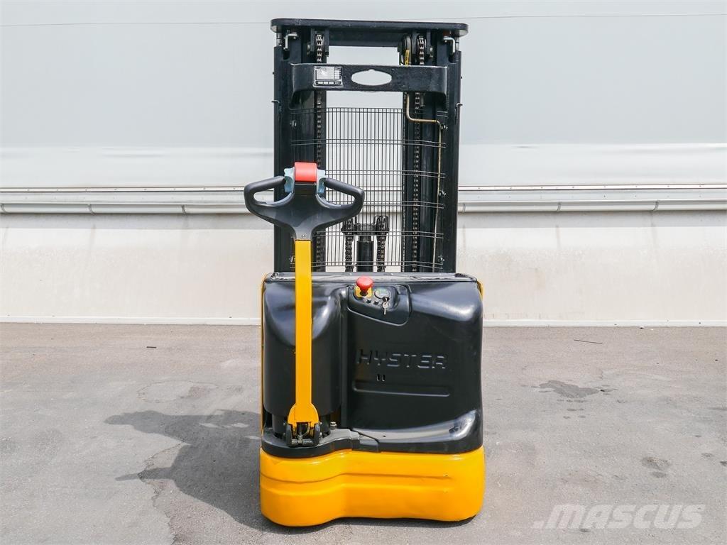 Hyster S 1.4-40 Колички високоповдигачи с теглич