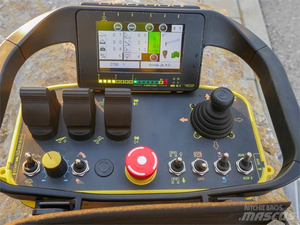 JMG MC 25S Телескопични товарачи