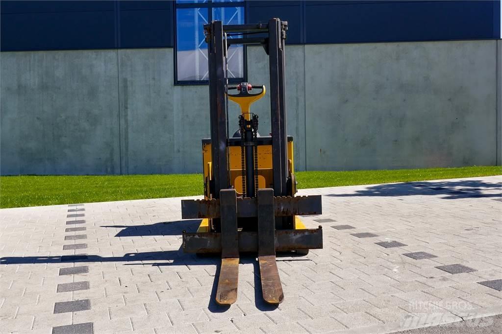 Linde L12 Колички високоповдигачи с теглич