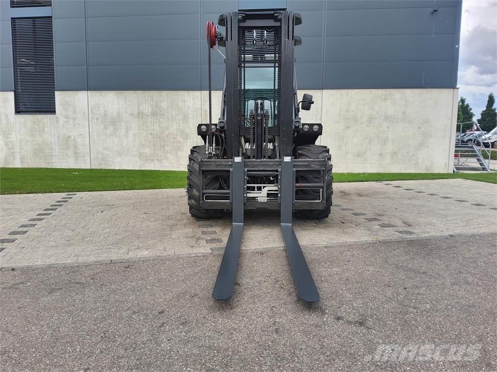 Manitou M 50-4 Камиони за херавни местности