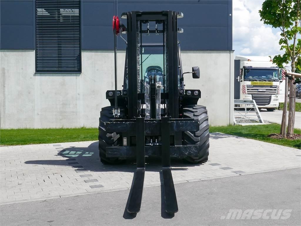 Manitou M 50-4 Камиони за херавни местности