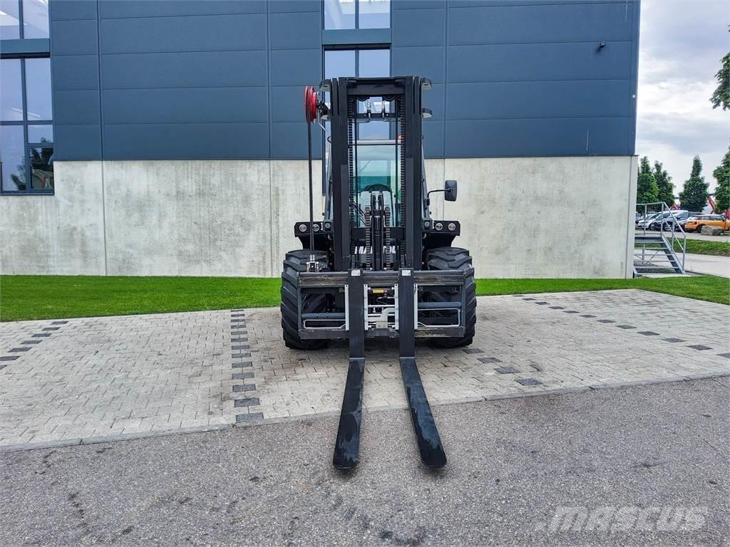 Manitou M 50-4 Камиони за херавни местности