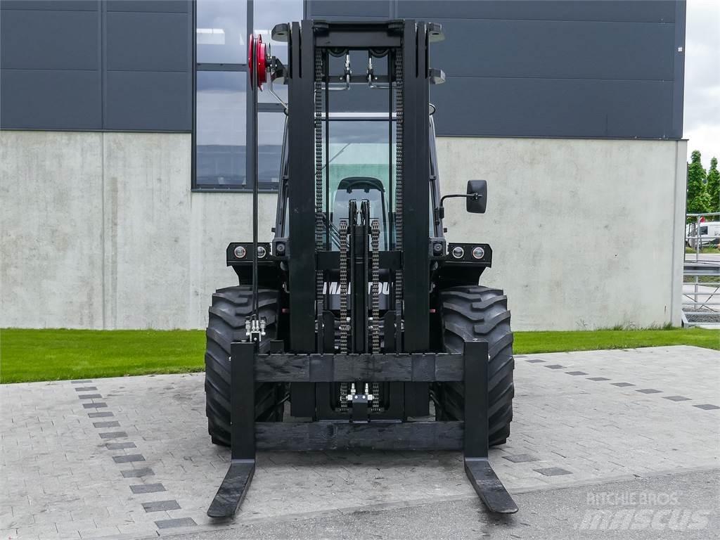 Manitou M 50-4 Камиони за херавни местности