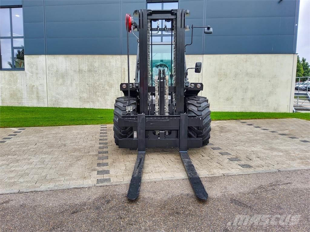 Manitou M 50-4 Камиони за херавни местности
