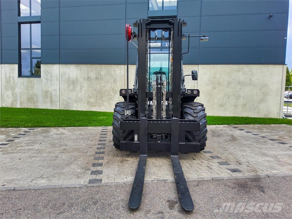 Manitou M 50-4 Камиони за херавни местности
