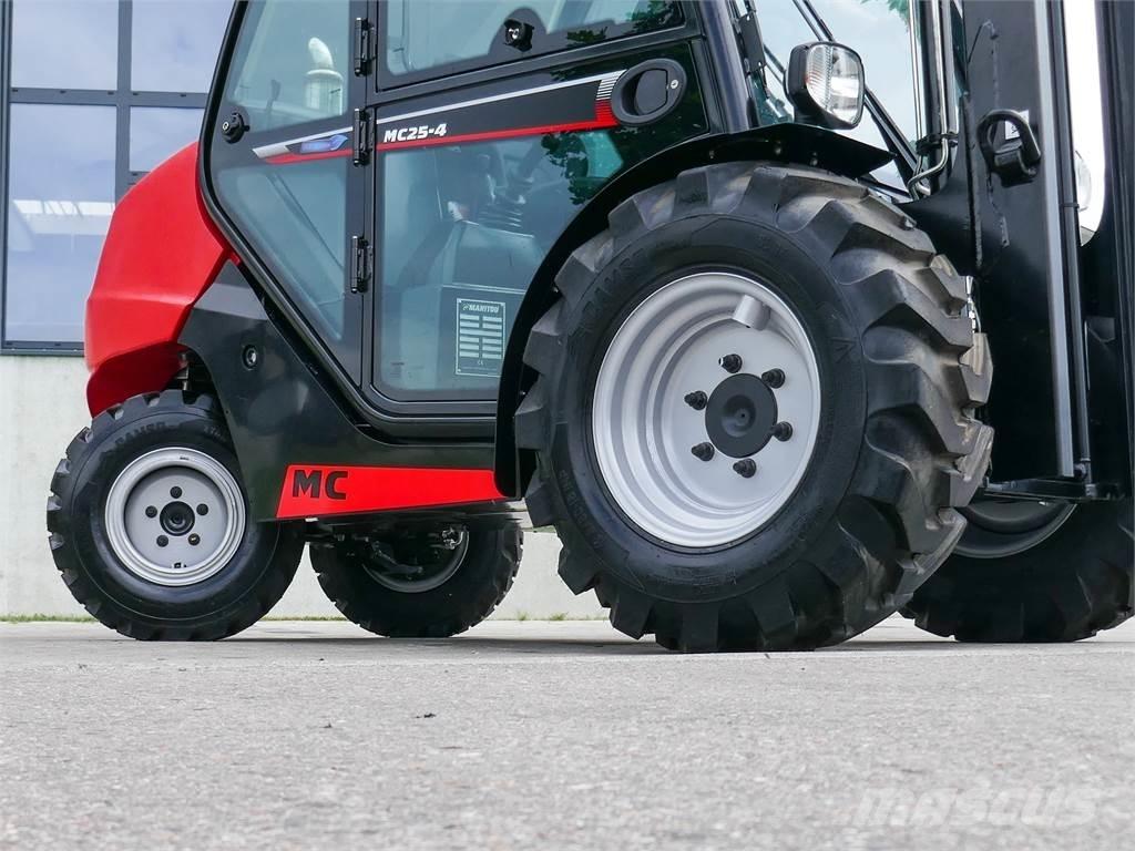 Manitou MC 25-4 Камиони за херавни местности