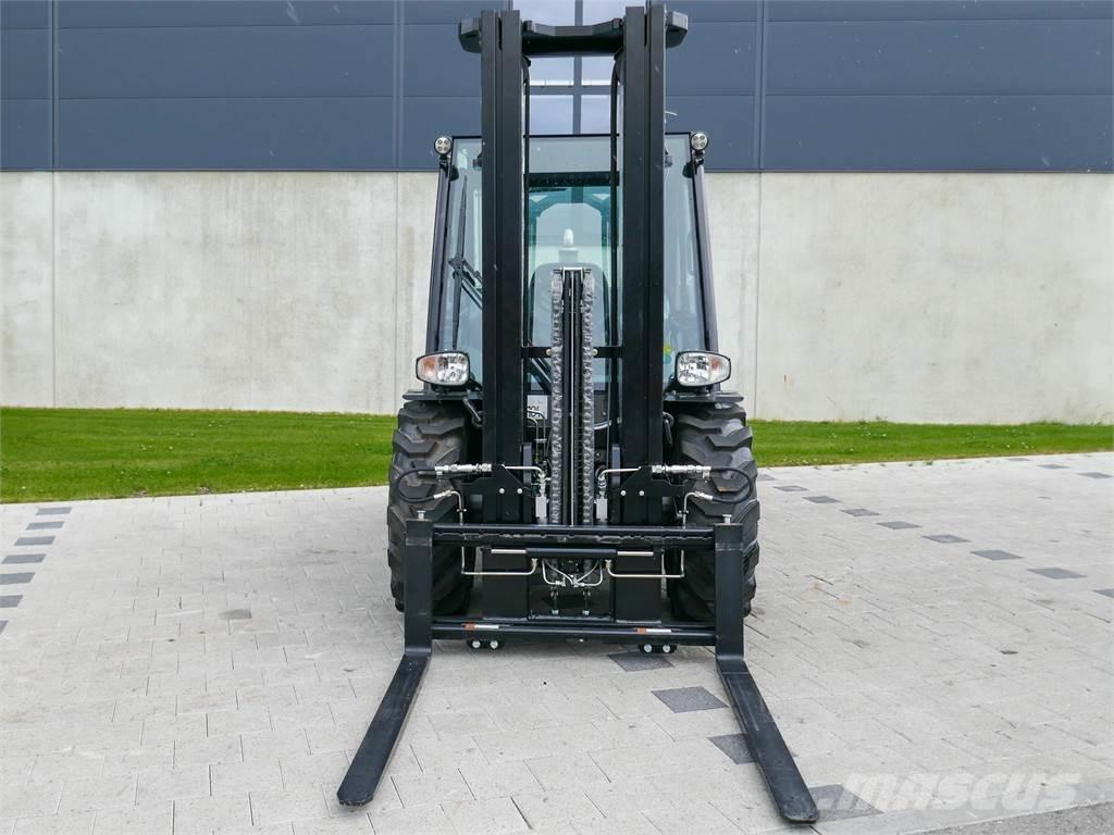 Manitou MC 25-4 Камиони за херавни местности