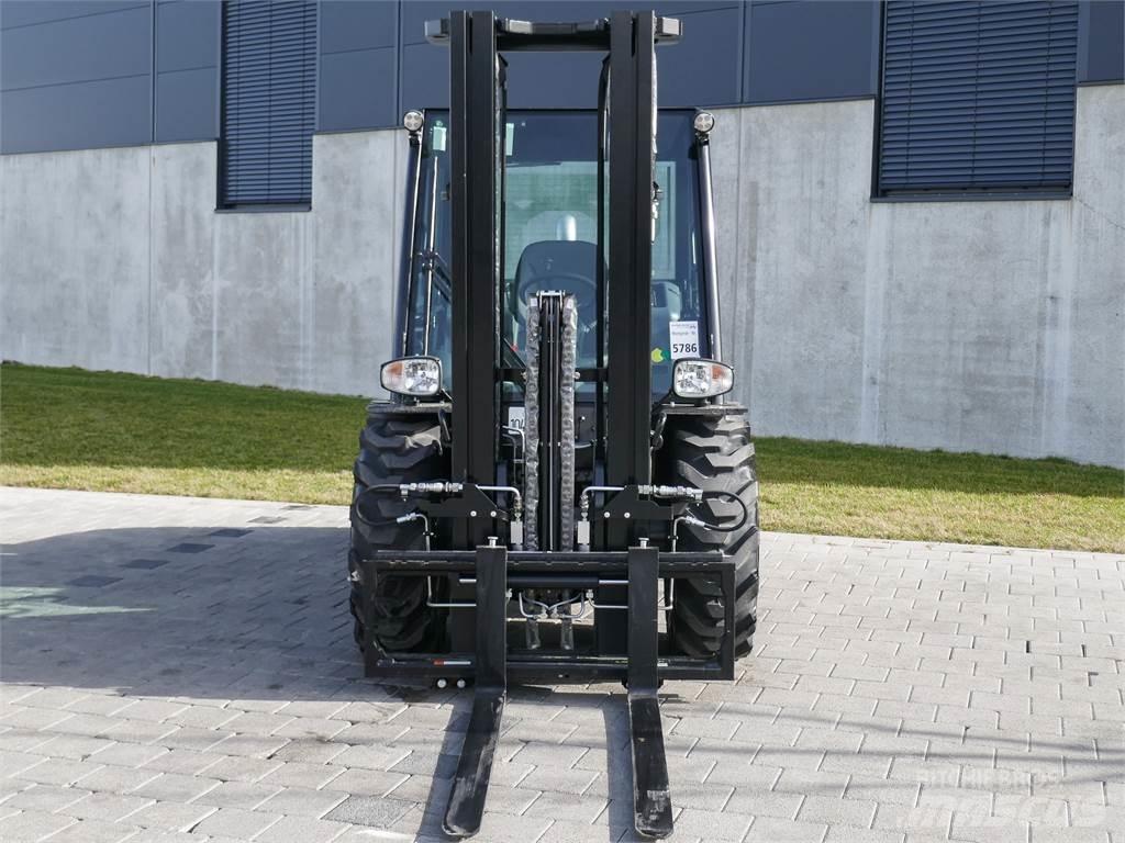 Manitou MC 25-4 Камиони за херавни местности