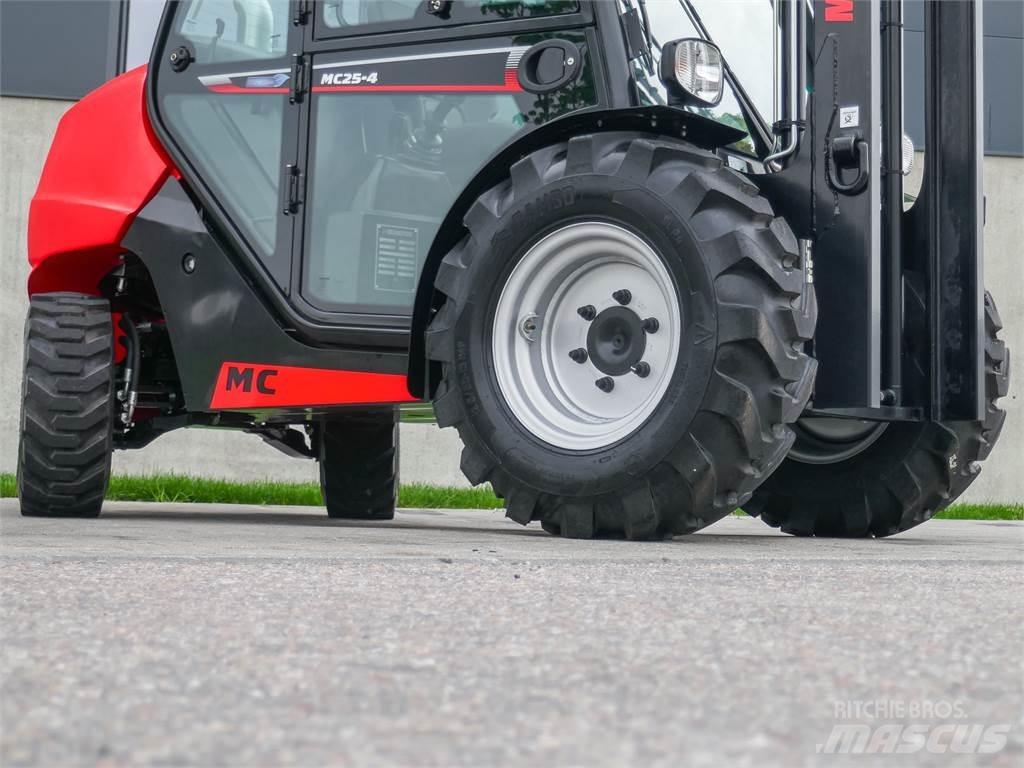 Manitou MC 25-4 Камиони за херавни местности