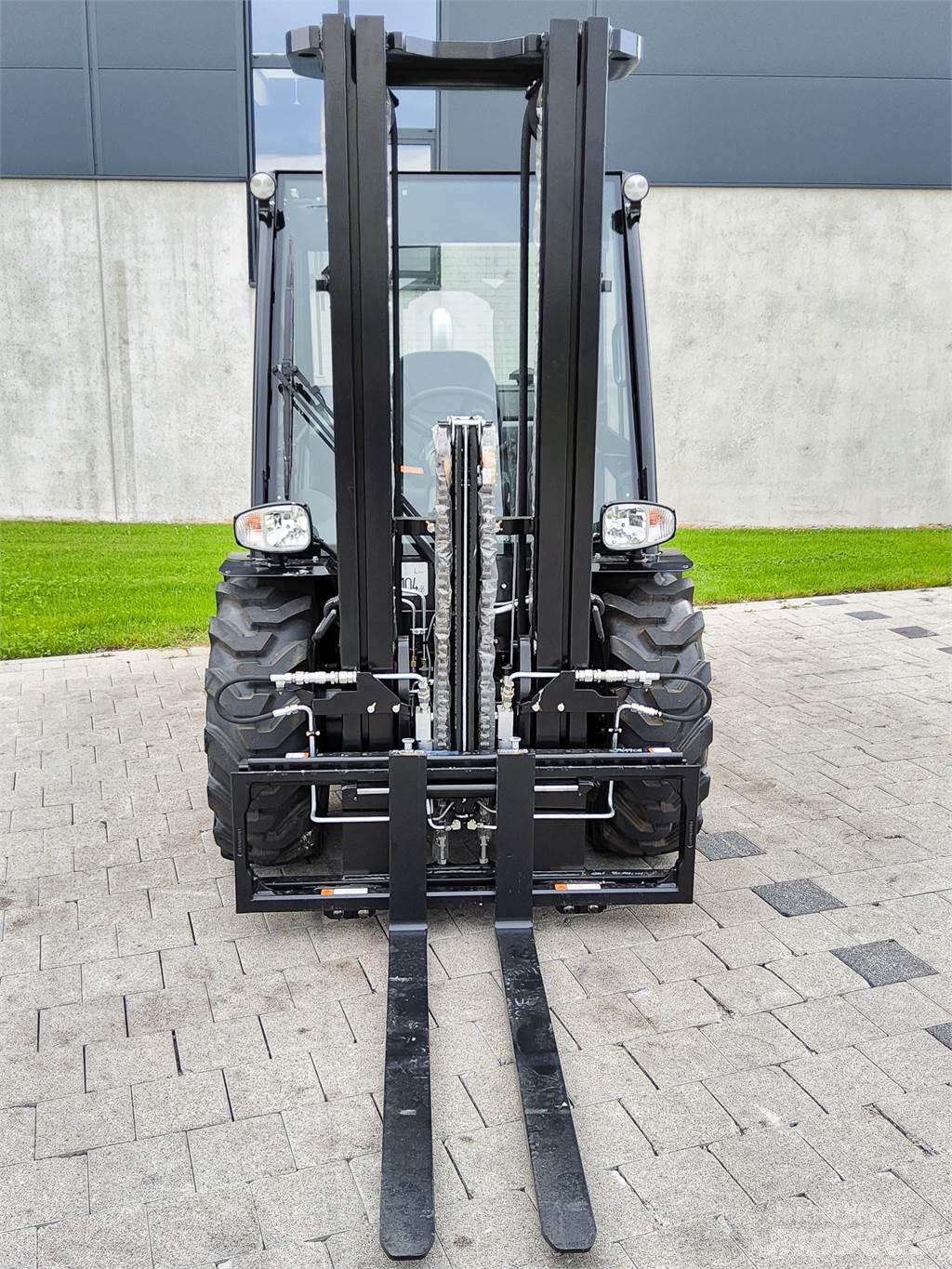 Manitou MC 25-4 Камиони за херавни местности