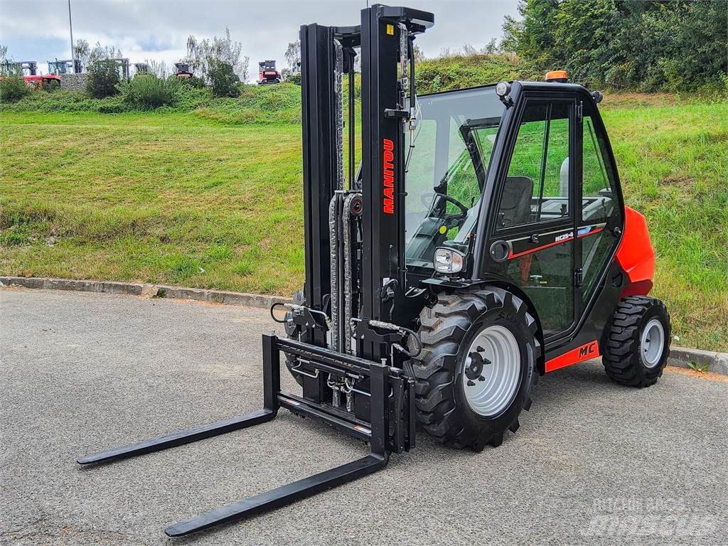 Manitou MC 25-4 Камиони за херавни местности