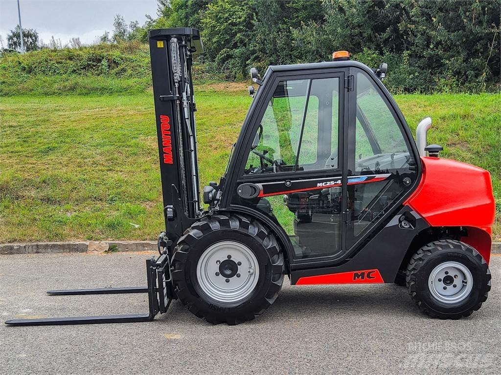 Manitou MC 25-4 Камиони за херавни местности