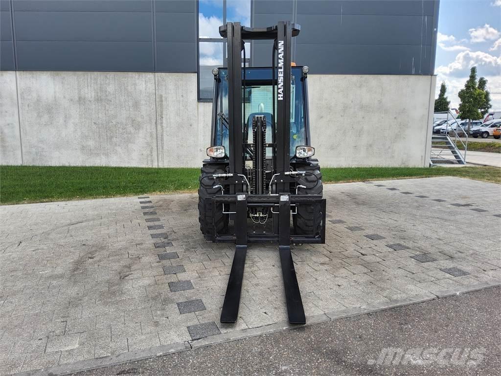 Manitou MC 30-4 Камиони за херавни местности