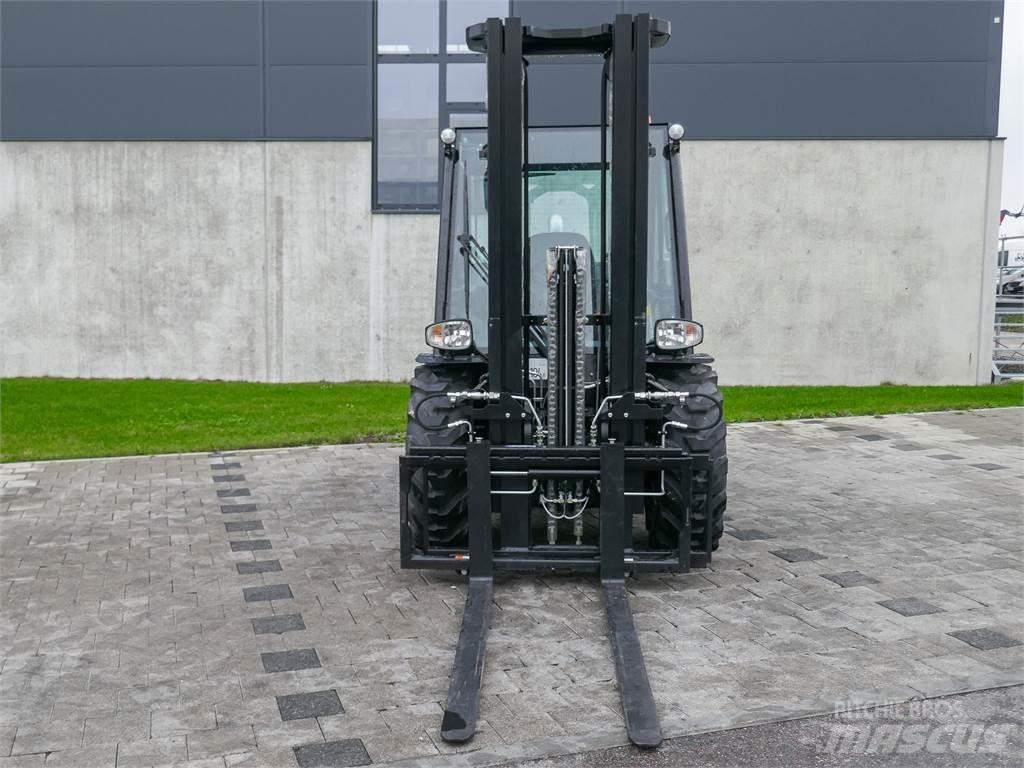 Manitou MC 30-4 Камиони за херавни местности