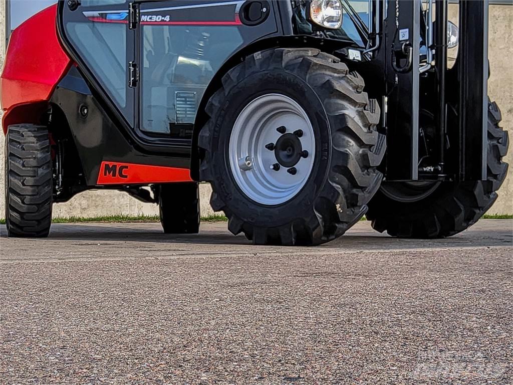 Manitou MC 30-4 Камиони за херавни местности