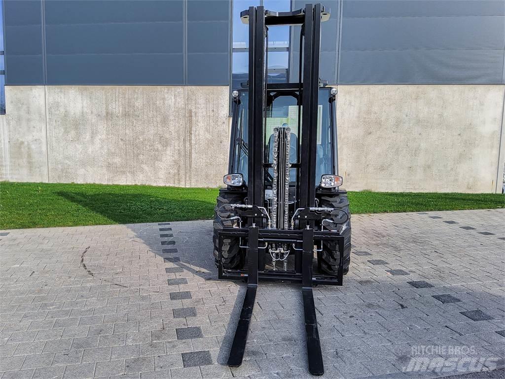 Manitou MC 30-4 Камиони за херавни местности