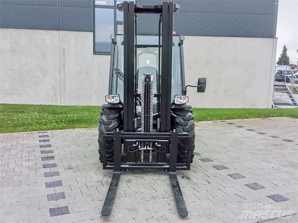 Manitou MC 30-4 Камиони за херавни местности