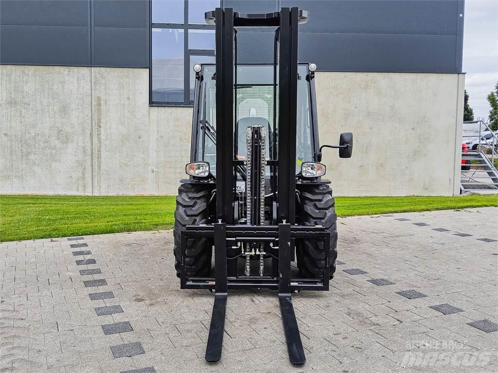 Manitou MC 30-4 Камиони за херавни местности