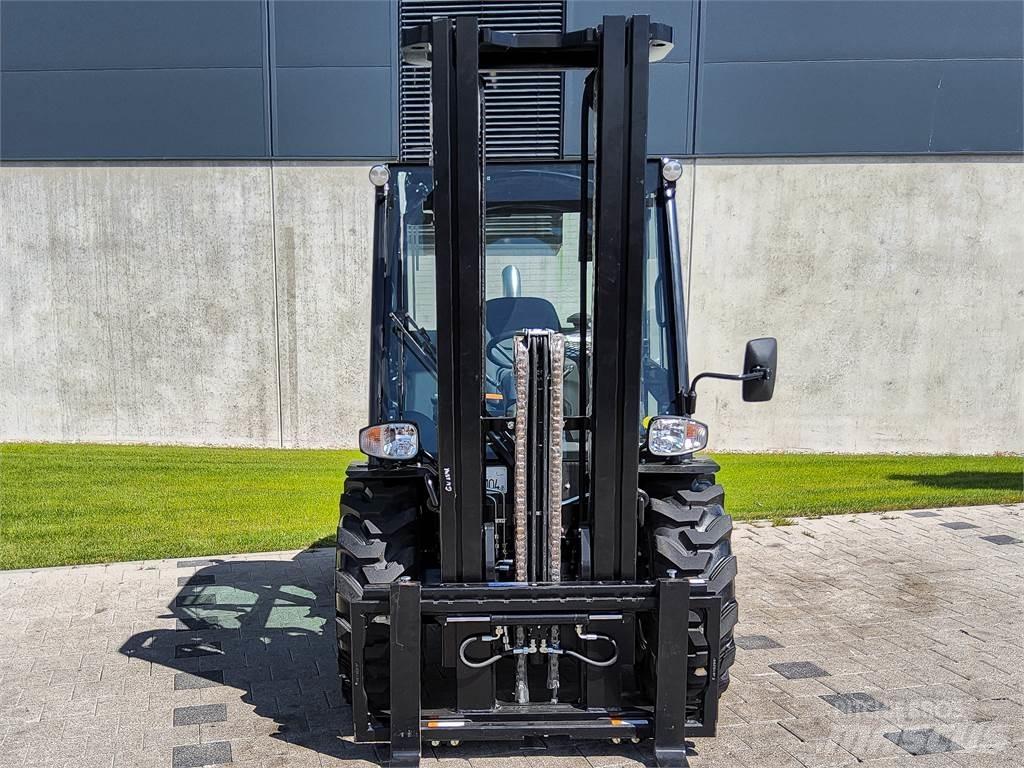 Manitou MC 30-4 Камиони за херавни местности
