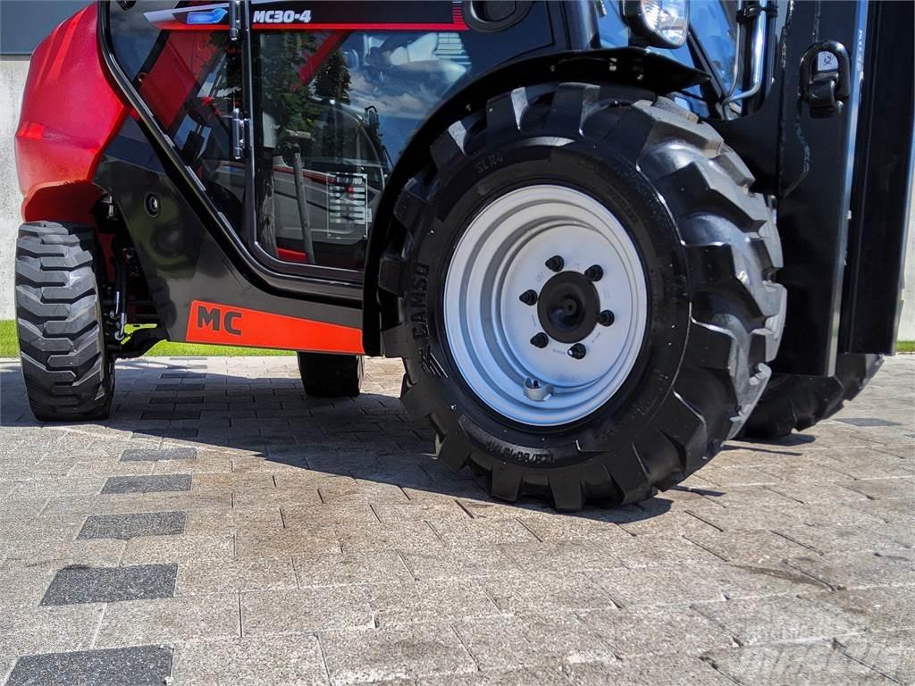 Manitou MC 30-4 Камиони за херавни местности