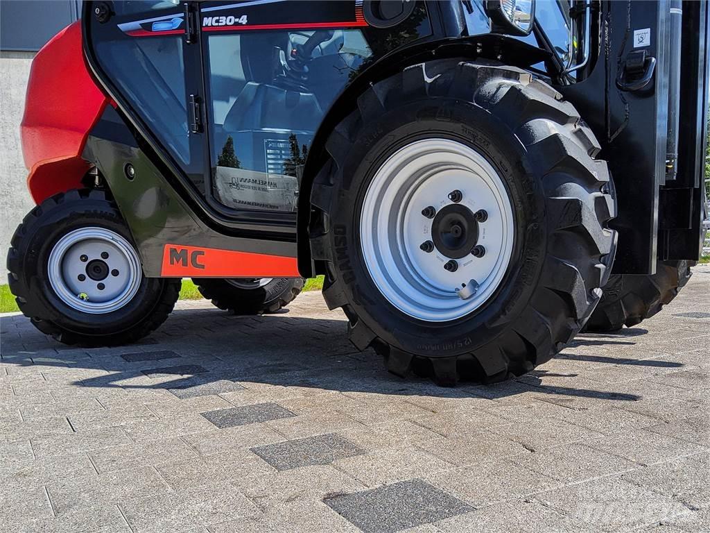 Manitou MC 30-4 Камиони за херавни местности