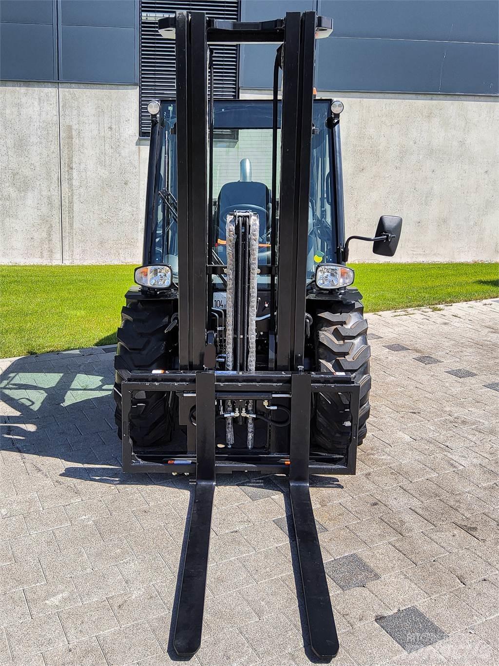 Manitou MC 30-4 Камиони за херавни местности