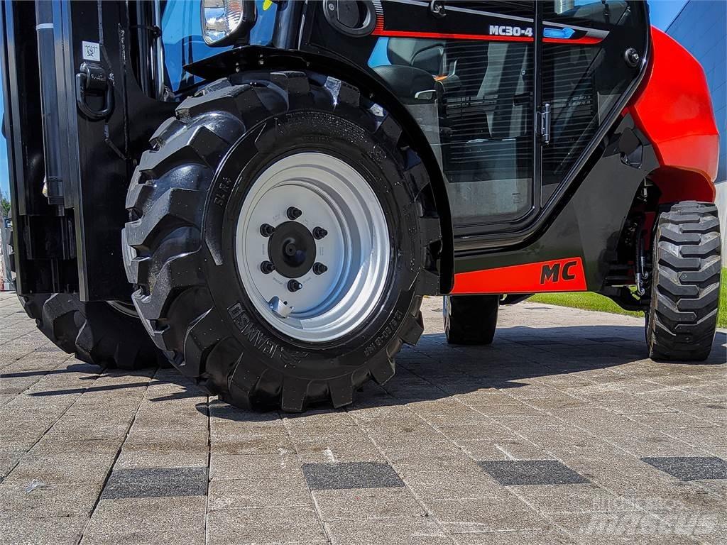 Manitou MC 30-4 Камиони за херавни местности