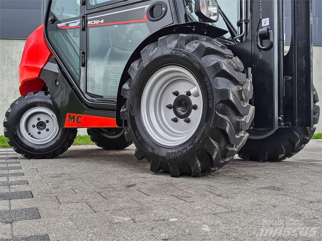 Manitou MC 30-4 Камиони за херавни местности