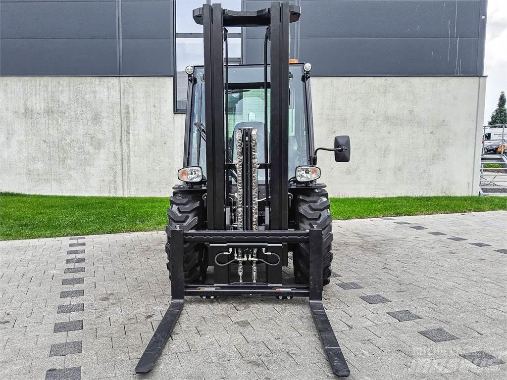 Manitou MC 30-4 Камиони за херавни местности