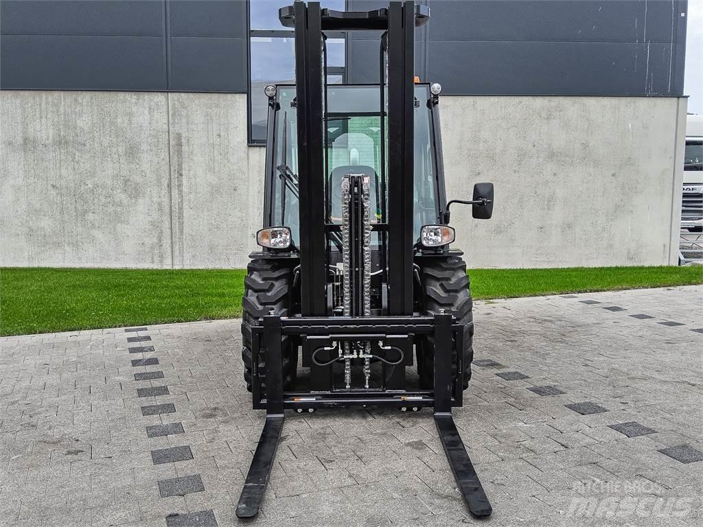 Manitou MC 30-4 Камиони за херавни местности