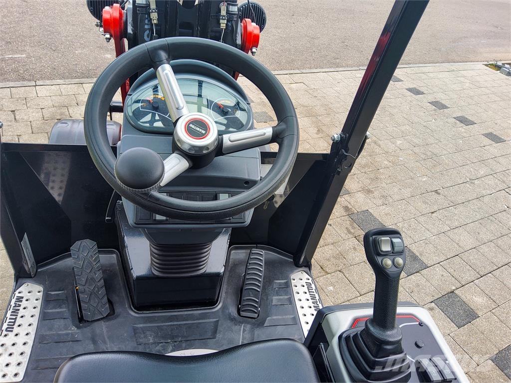 Manitou MLA 2-25H Мини екскаватори < 7 т