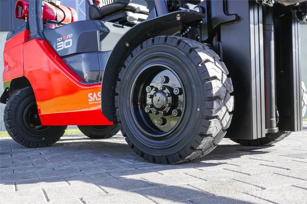 Toyota 02-8FGF30 Камиони с АГУ