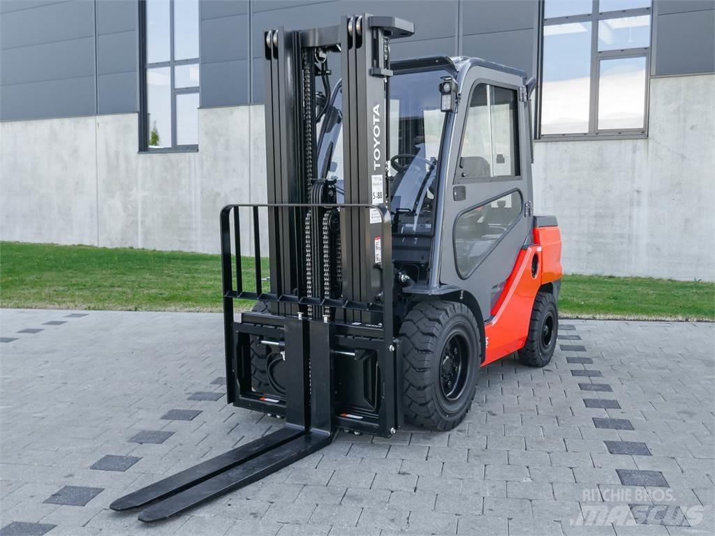 Toyota 52-8FDJF35 Дизелови камиони