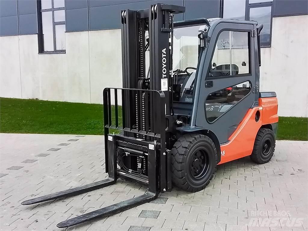 Toyota 52-8FDJF35 Дизелови камиони