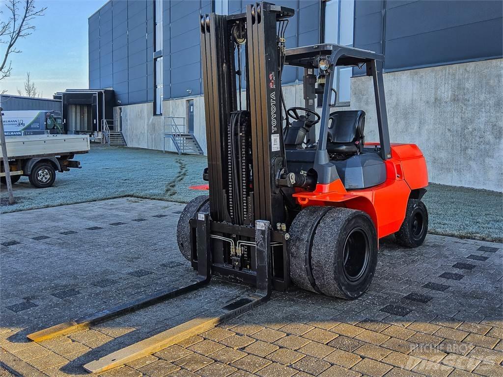 Toyota 7 FDU 45 Дизелови камиони