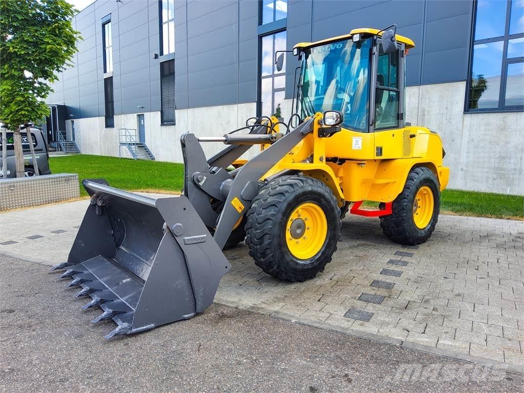 Volvo L 30G Мини екскаватори < 7 т
