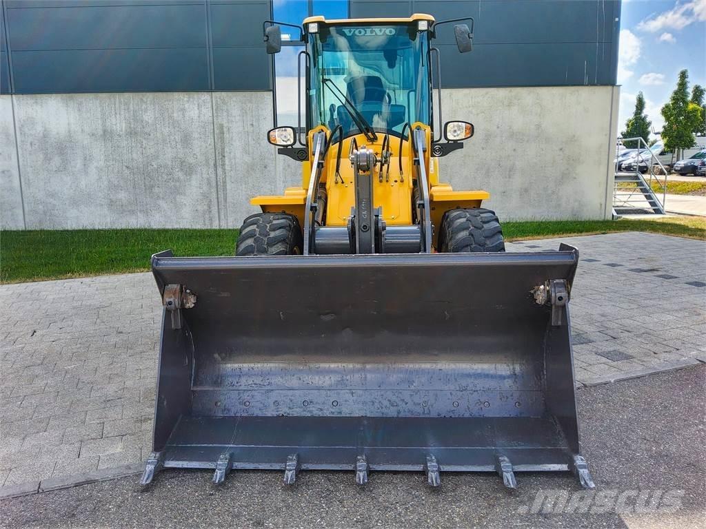 Volvo L 30G Мини екскаватори < 7 т