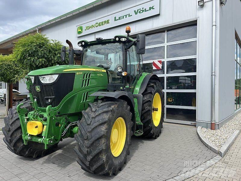 John Deere 6215R Трактори