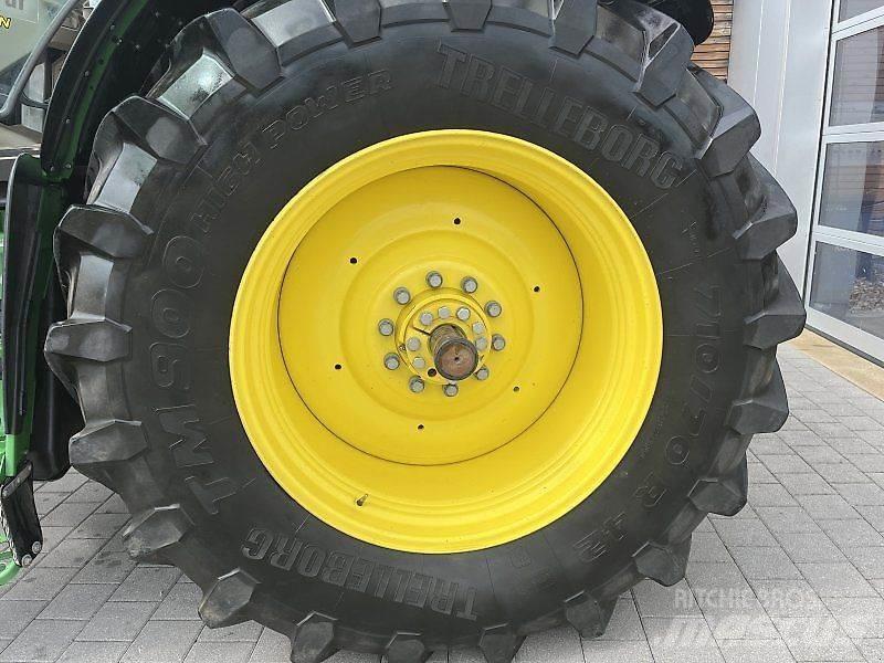 John Deere 6215R Трактори