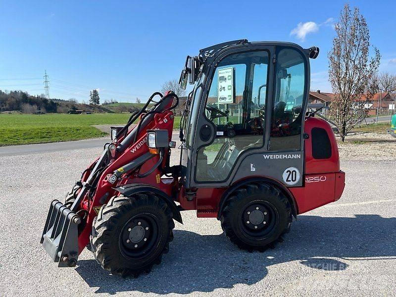 Weidemann 1250 Мини товарачи
